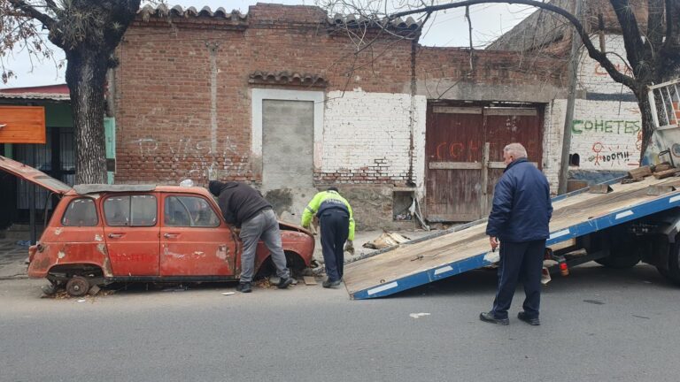 Levantaron mas de 600 autos abandonados en la ciudad