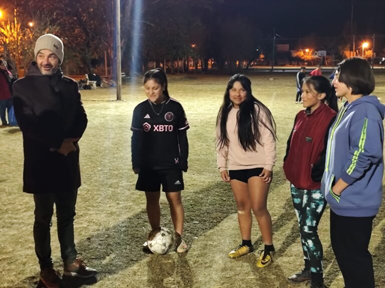 Las canchas de barrio Universitario ya tienen luces