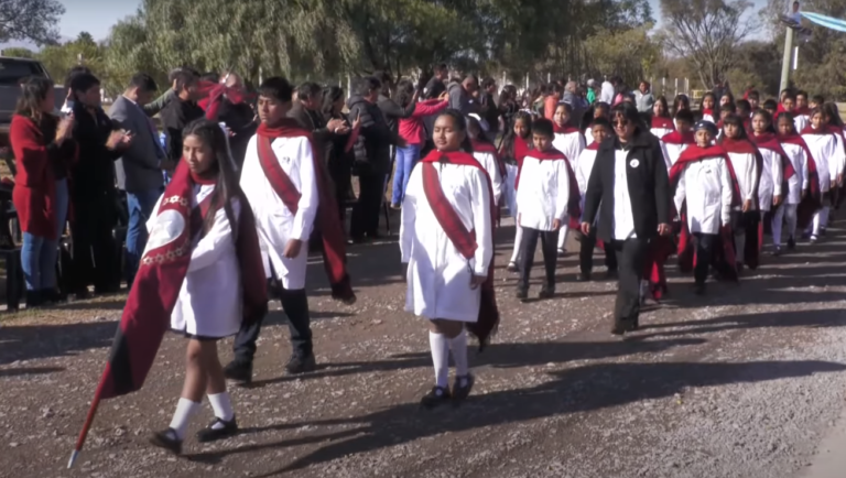Desfile en La Merced en homenaje al héroe gaucho