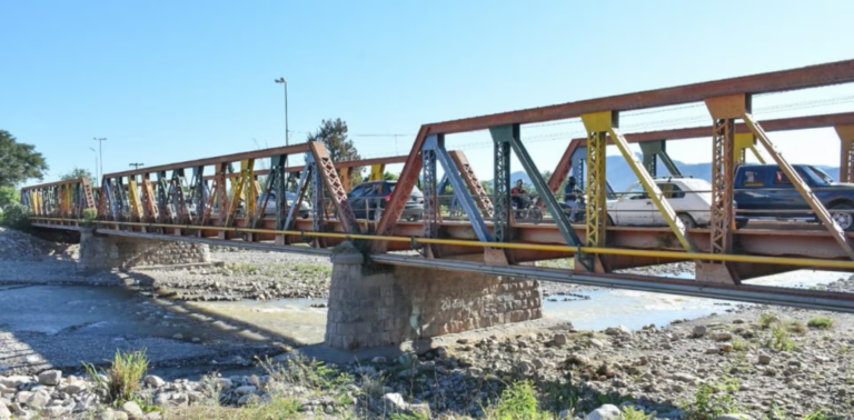 ¿Qué pasa con la obra del puente del Río Vaqueros?